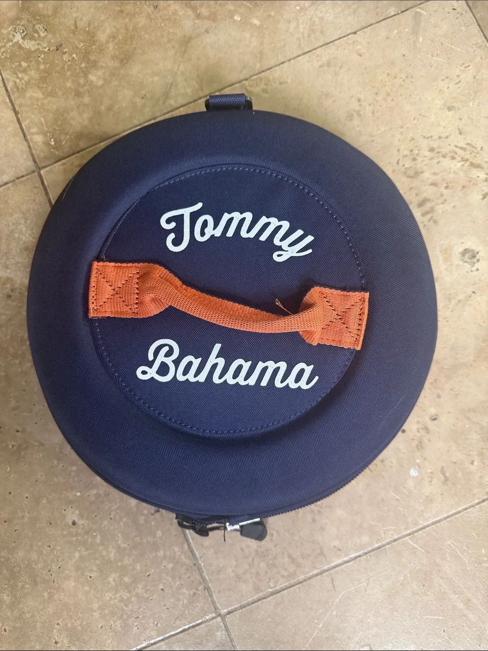 Tommy Bahama clamshell duffel bag excellent condition
